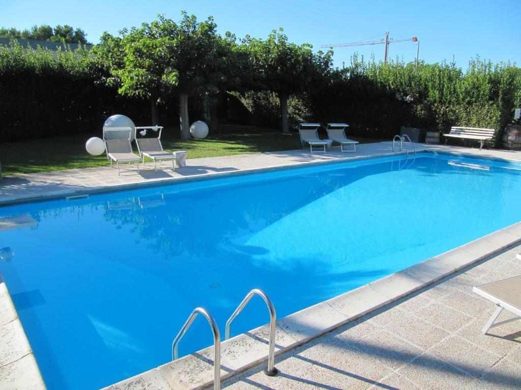 Hotel Country House La Radice Чивитанова-Марке Экстерьер фото